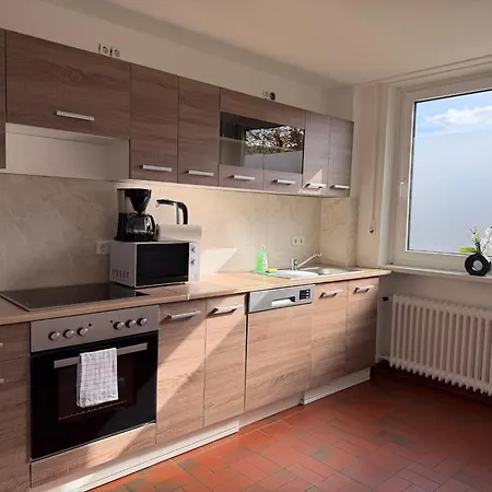 T&k - - 5 Detached House - Private Parking Апартаменты Золинген