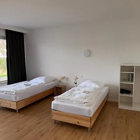 T&k - - 5 Detached House - Private Parking Апартаменты Золинген