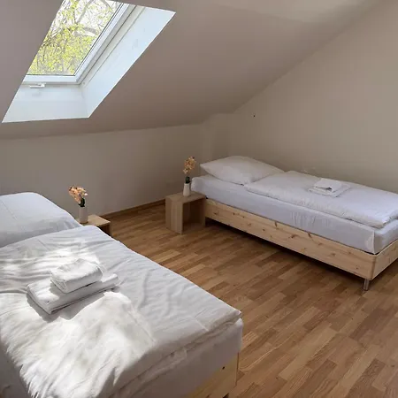 T&k - - 5 Detached House - Private Parking *