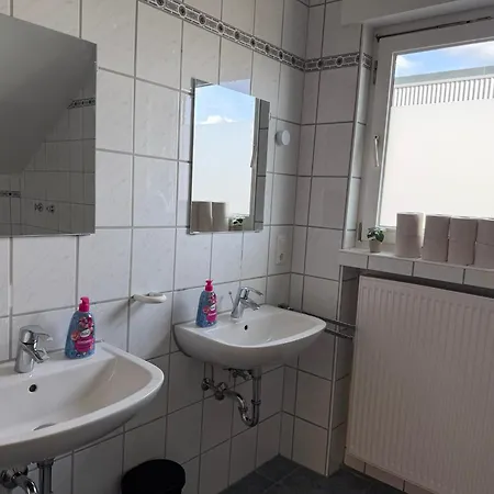 T&k - - 5 Detached House - Private Parking *