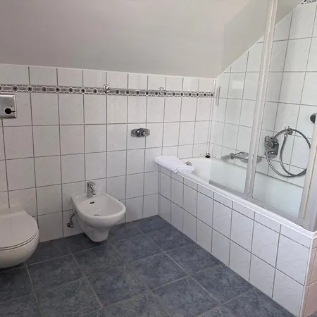 T&k - - 5 Detached House - Private Parking ゾーリンゲン